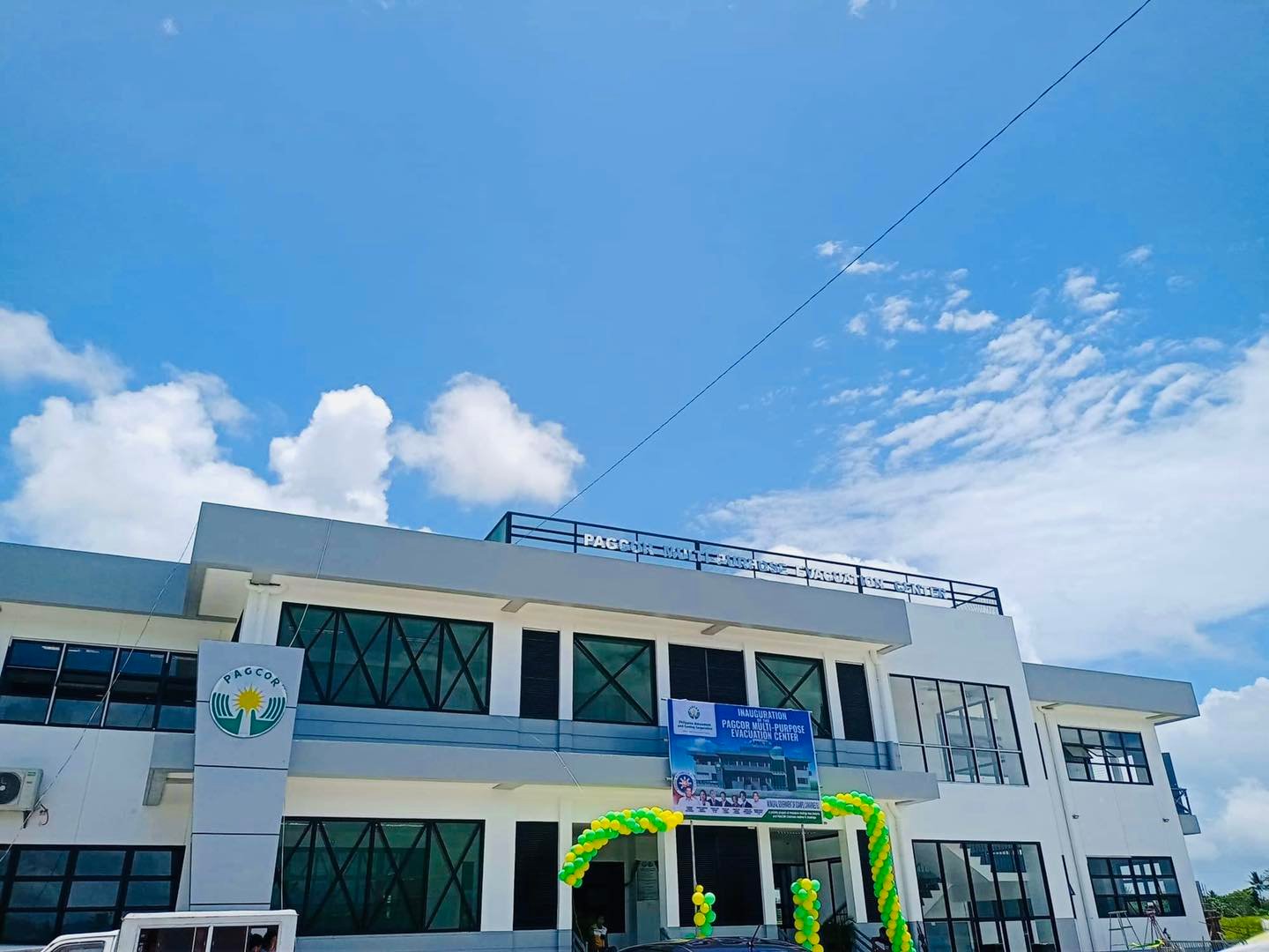 Public building withstands strong winds